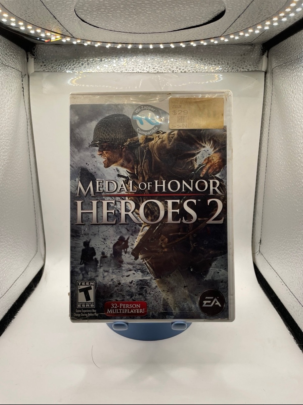 Nintendo Medal of Honor Heroes 2 - Black & Brown Cover Artwork